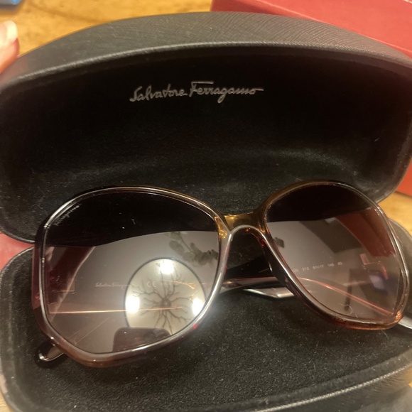 Salvatore Ferragamo SF942S Butterfly Sunglasses in Wine Caramel - Picture 2 of 15